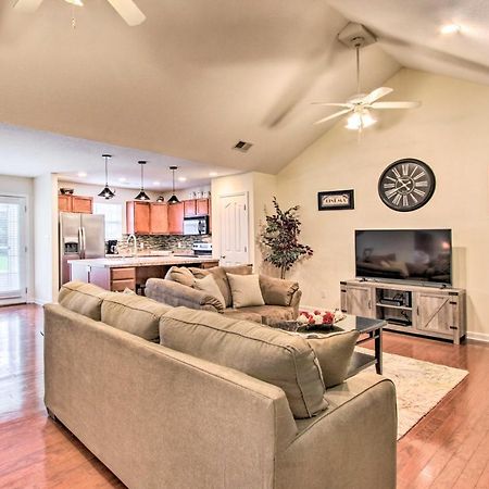 Home With Community Pool - 2 Miles To The Island! Pigeon Forge Buitenkant foto