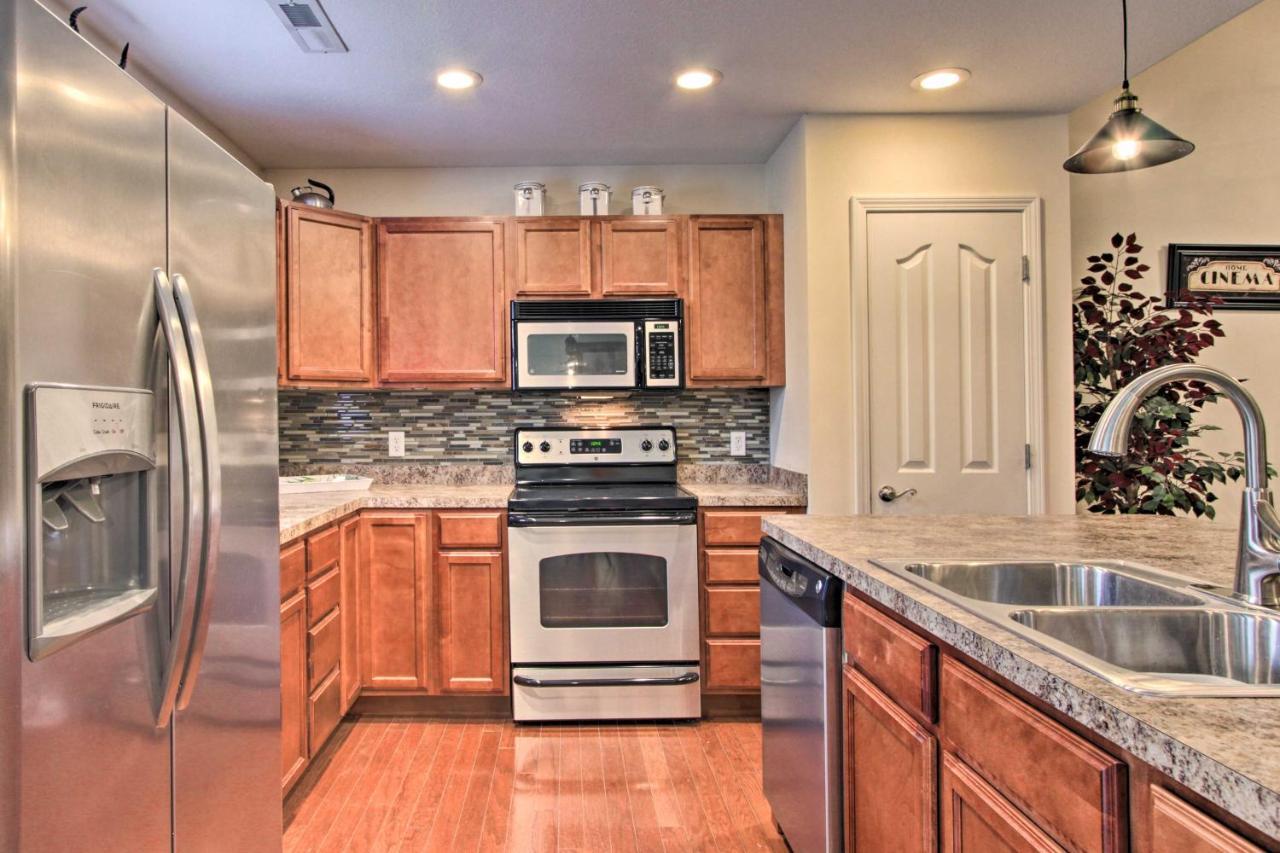 Home With Community Pool - 2 Miles To The Island! Pigeon Forge Buitenkant foto
